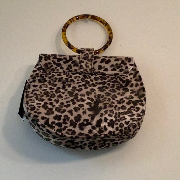 D’Margeaux New York Leopard Circle Bag - Picture 4 of 9